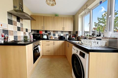 15 Bradbury Close, Chippenham, SN15 3TN