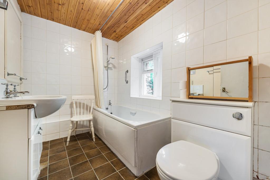 The Cottage - Bathroom
