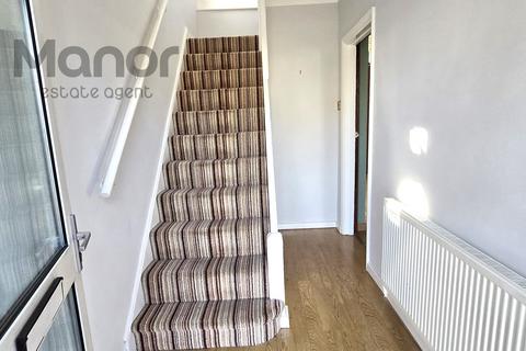 4 bedroom semi-detached house to rent, Upminster Road North, Rainham, RM13 9JL