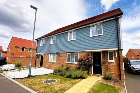 4 bedroom semi-detached house for sale, Green Top Court, Rainham