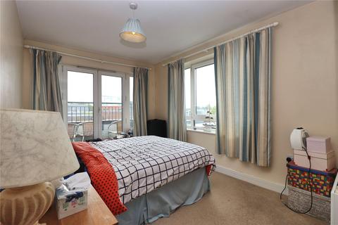 2 bedroom flat for sale, Stanley Road, Surrey GU21