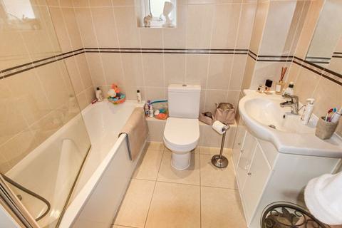 10 Churchview Close, Caterham, CR3 6EZ