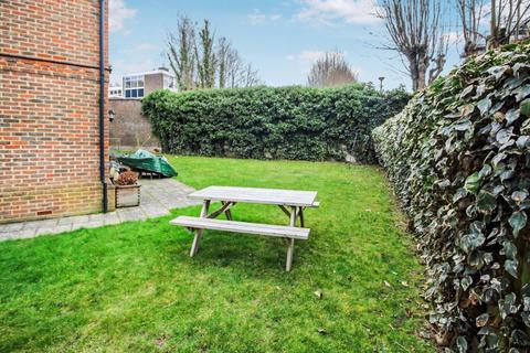 10 Churchview Close, Caterham, CR3 6EZ
