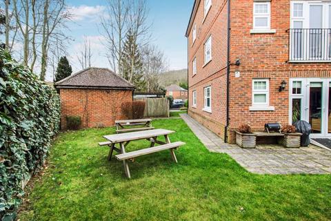 10 Churchview Close, Caterham, CR3 6EZ