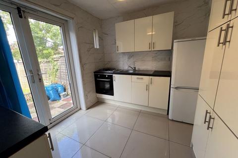 2 bedroom property to rent, Ivorydown, Bromley BR1