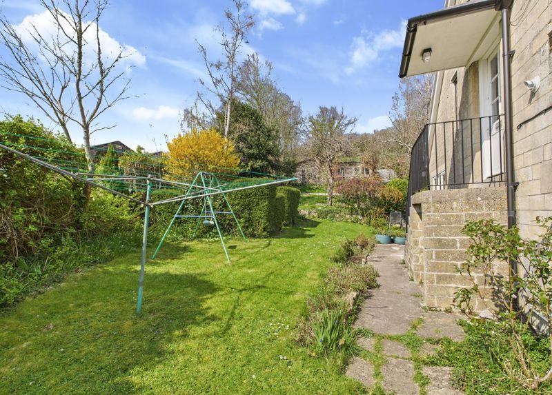 Side aspect garden
