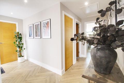 126 Brookside Crescent, Cuffley, Potters Bar, EN6 4QL