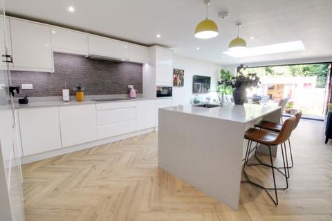 126 Brookside Crescent, Cuffley, Potters Bar, EN6 4QL