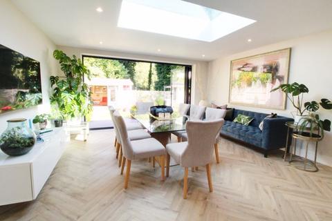126 Brookside Crescent, Cuffley, Potters Bar, EN6 4QL