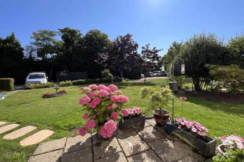 2 bedroom bungalow for sale, BURTON   CHRISTCHURCH