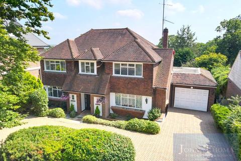 4 bedroom detached house for sale, Stradbroke Drive, Chigwell IG7