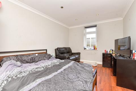 4 Croydon Lane, Banstead, SM7 3AS