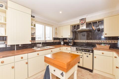 3 Blenheim Close, Rustington, Littlehampton, BN16 3SZ
