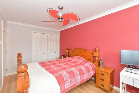 3 Blenheim Close, Rustington, Littlehampton, BN16 3SZ