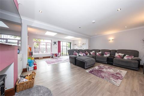 18 Forrest Crescent, Luton, LU2 9AR
