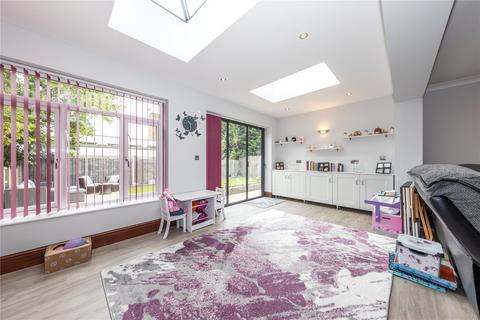 18 Forrest Crescent, Luton, LU2 9AR