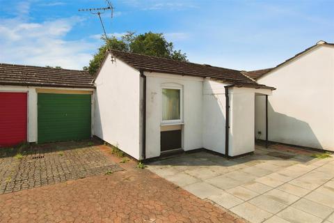 2 bedroom semi-detached bungalow for sale, Goldsworthy Way, Slough