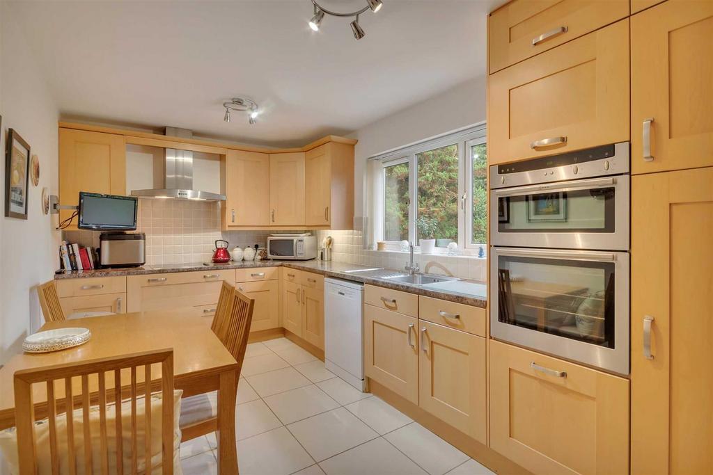 Kitchen/ Breakfast Room