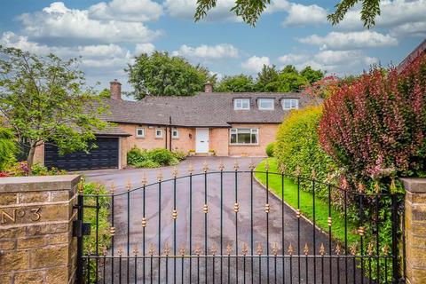 4 bedroom detached bungalow for sale, Southway, Daisy Lea Lane, Huddersfield. HD3