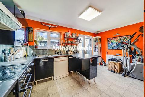 4 bedroom house for sale, Rayleigh Road, Palmers Green, N13