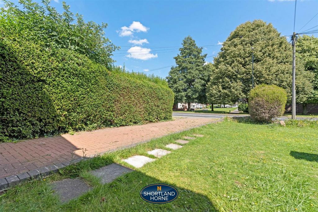 Front driveway/garden