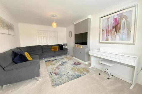 12 Arran Close, New Waltham, Grimsby, DN36 4GX