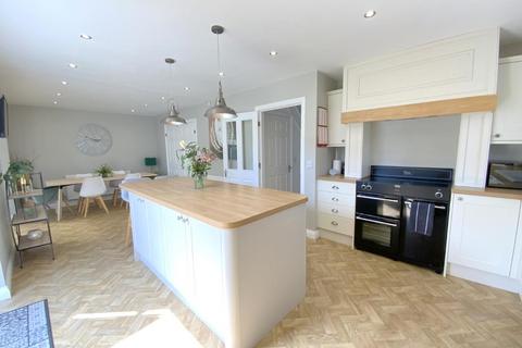 12 Arran Close, New Waltham, Grimsby, DN36 4GX