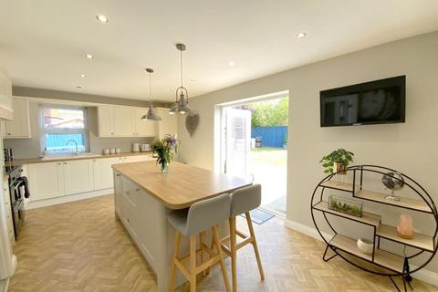 12 Arran Close, New Waltham, Grimsby, DN36 4GX