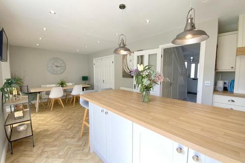 12 Arran Close, New Waltham, Grimsby, DN36 4GX