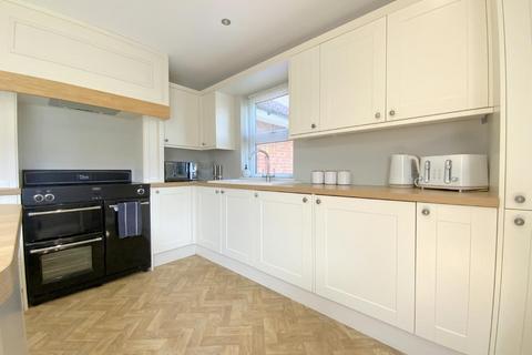 12 Arran Close, New Waltham, Grimsby, DN36 4GX