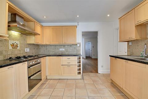 4 Heathgate, Hertford Heath, Hertford, SG13 7PH