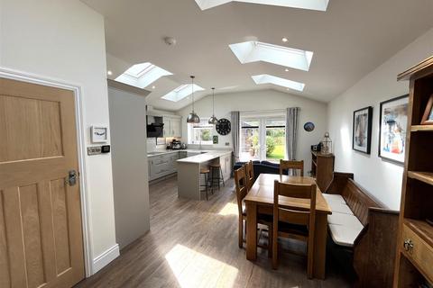 61 Betchton Road, Malkins Bank, Sandbach, CW11 4XN