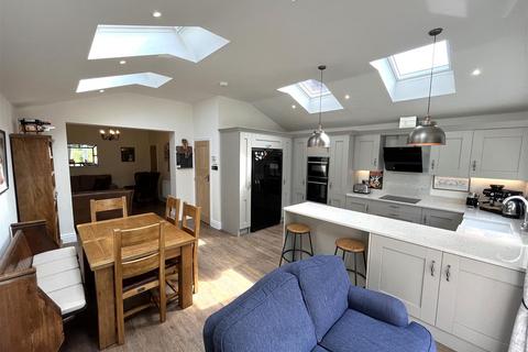 61 Betchton Road, Malkins Bank, Sandbach, CW11 4XN