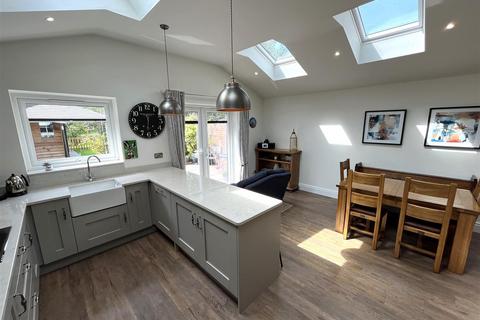 61 Betchton Road, Malkins Bank, Sandbach, CW11 4XN
