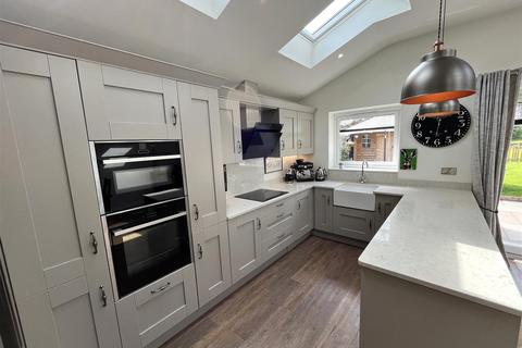 61 Betchton Road, Malkins Bank, Sandbach, CW11 4XN