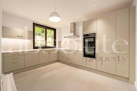 4 bedroom house to rent, Cenacle Close, Hampstead NW3