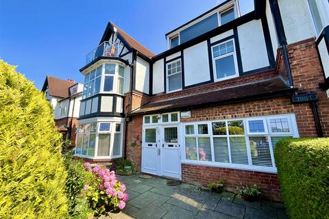 2 bedroom flat for sale, Holbeck Road, Scarborough