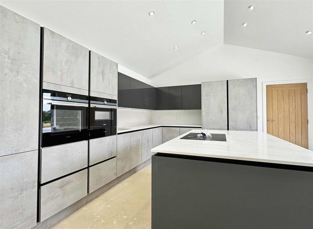 Kitchen 5.jpg