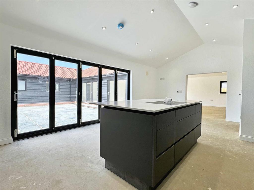 Kitchen 2.jpg
