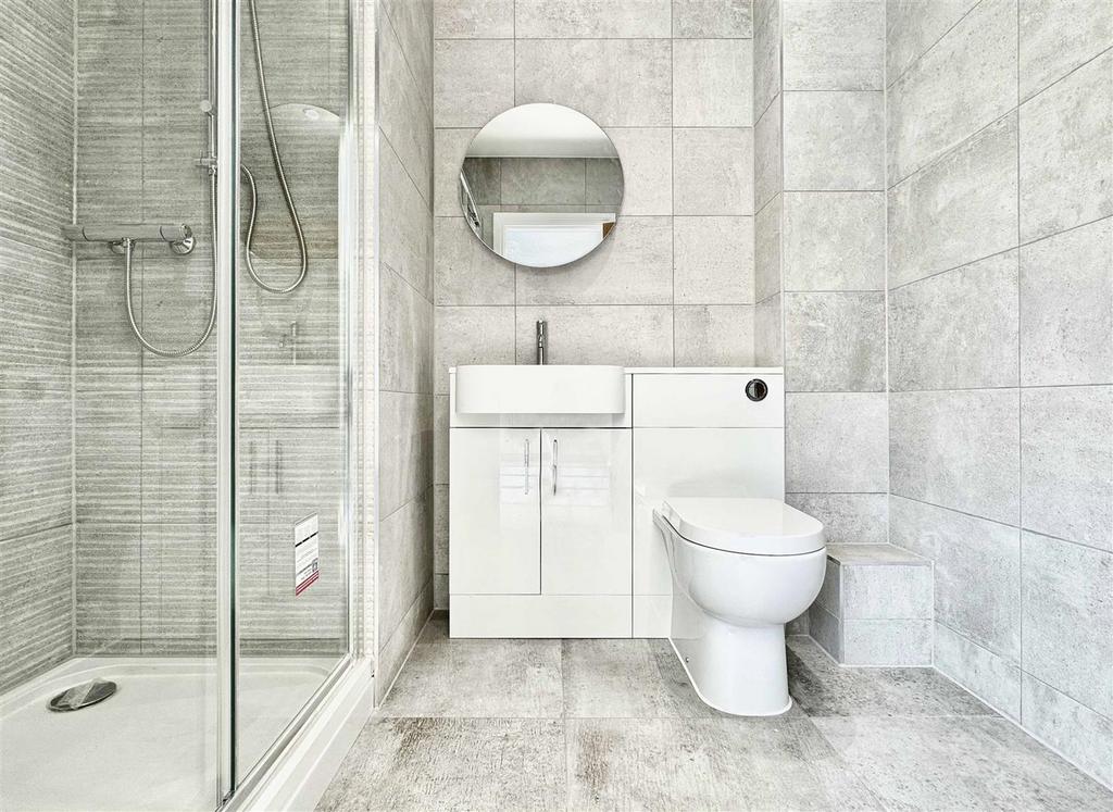 En-Suite 1.jpg