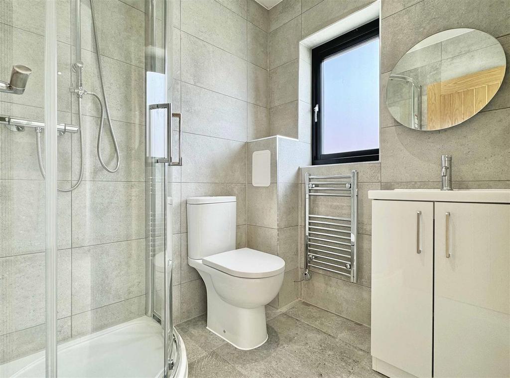 En-Suite 2.jpg