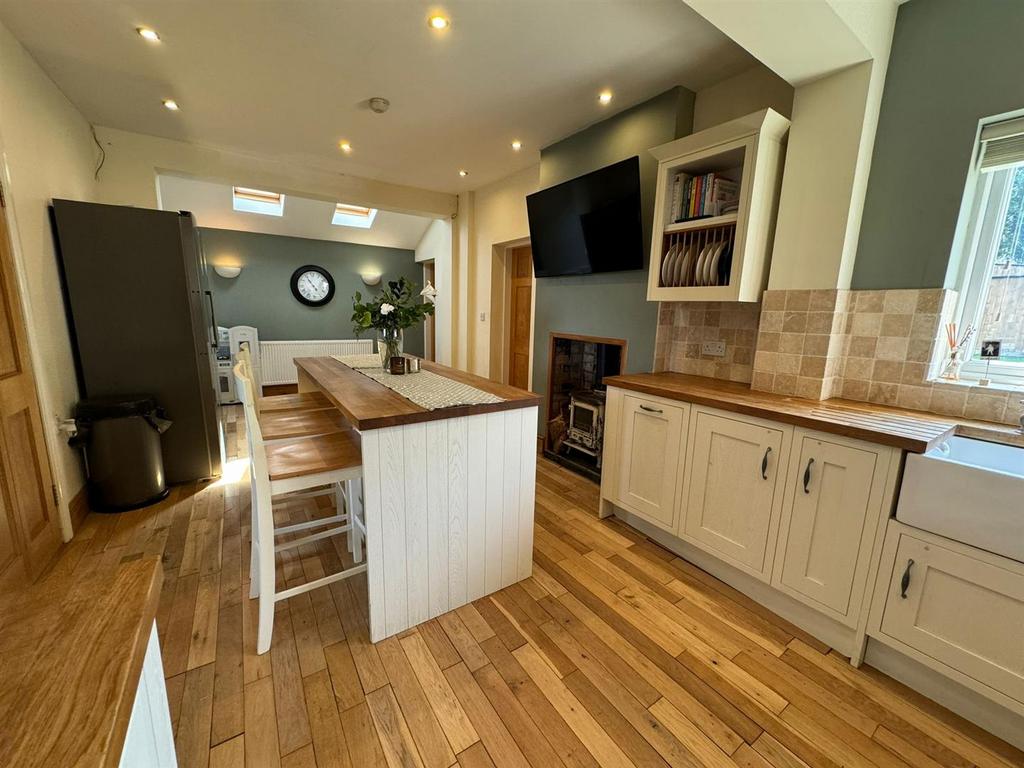 OPEN PLAN KITCHEN SNUG .jpg