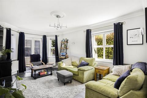 2 Abbotsmead Place, Caversham, Reading, RG4 8BB
