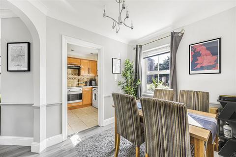 2 Abbotsmead Place, Caversham, Reading, RG4 8BB