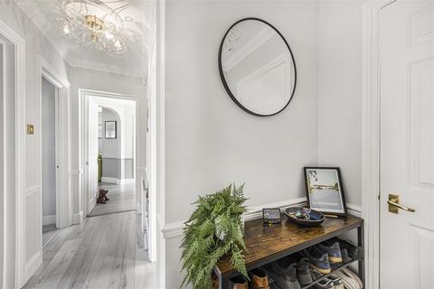 2 Abbotsmead Place, Caversham, Reading, RG4 8BB