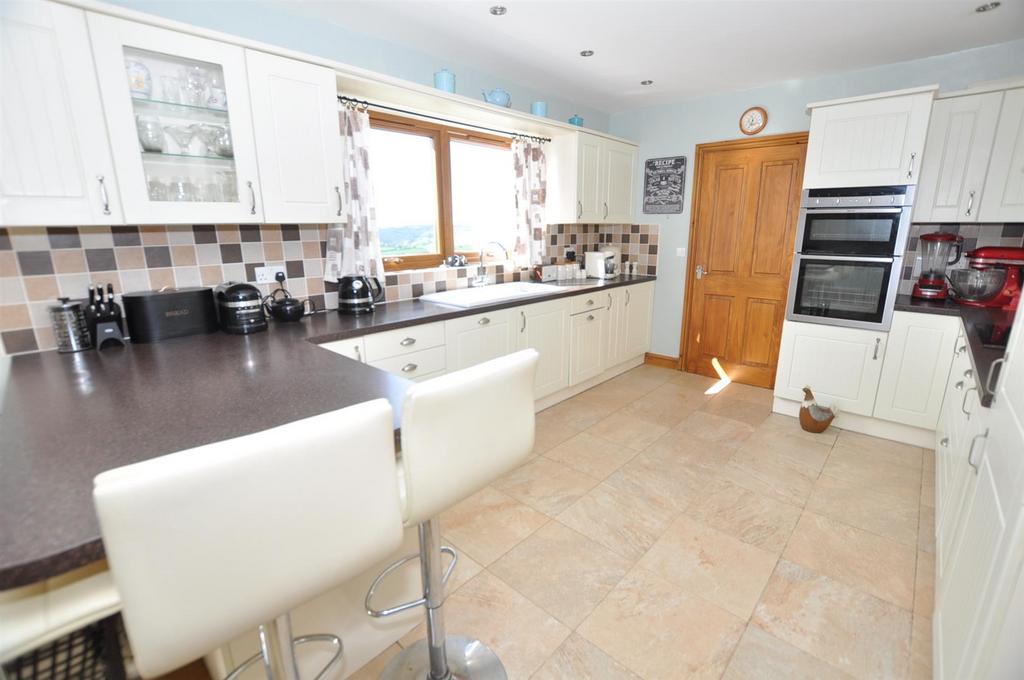 Kitchen/dining/family room