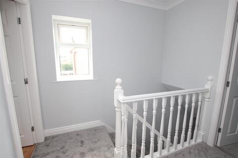83 Coppice View, Bradford, BD10 8UF