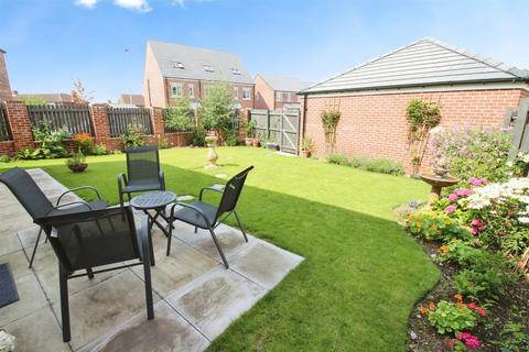 4 bedroom detached house for sale, Garden Village Lane, Leeds LS25