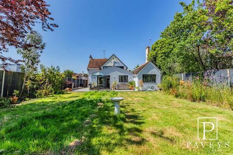 138 Connaught Avenue, Frinton-on-sea, CO13 9AD