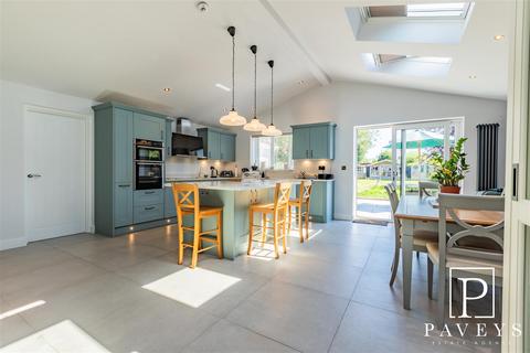 138 Connaught Avenue, Frinton-on-sea, CO13 9AD